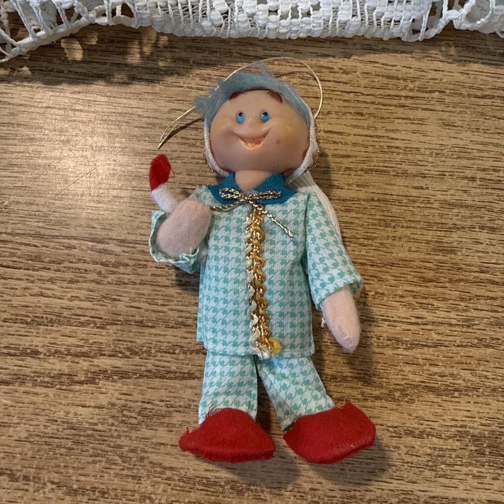 This vintage Annalee-style holiday ornament‎ features a "Bedtime Boy"